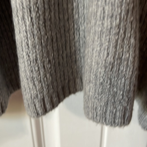 Sweater - Picture 4 of 4